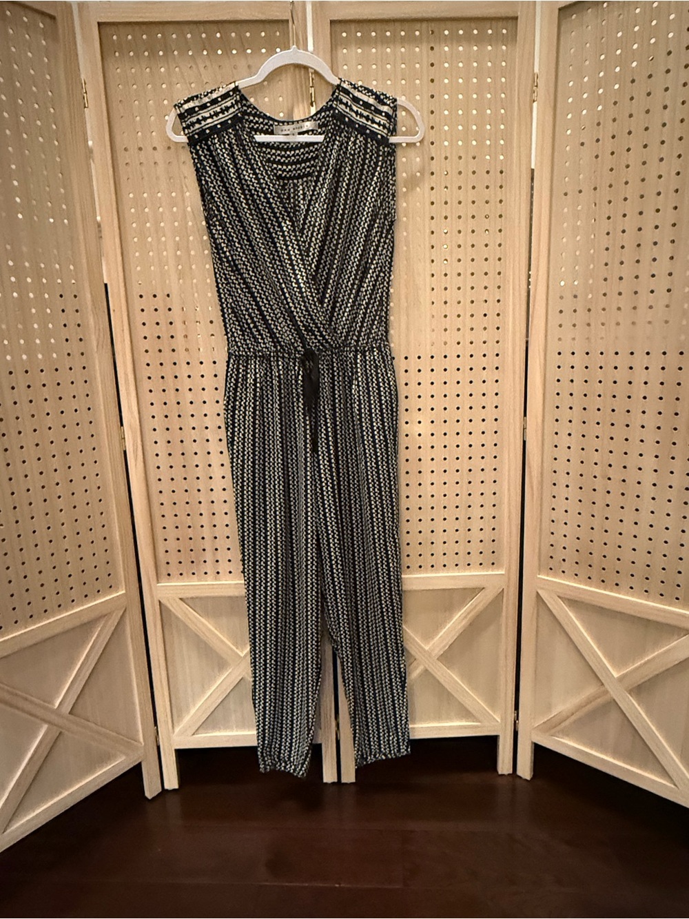 Max Studio Black & White Sleeveless Patterned Jumpsuit with Tie Waist